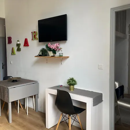 Joli A 5 Minutes Du Palais Et Plages Апартаменты *
